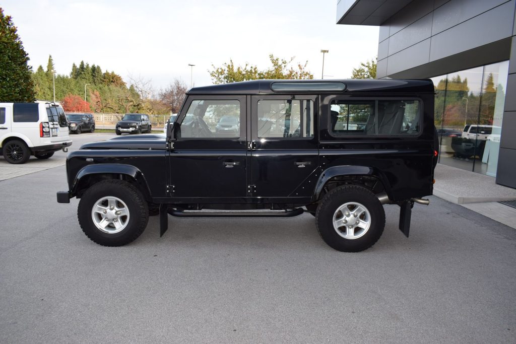 LAND ROVER Defender Defender 110 2.4 TD4 Station Wagon - 4
