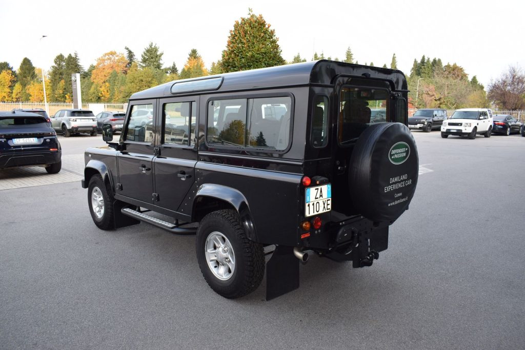 LAND ROVER Defender Defender 110 2.4 TD4 Station Wagon - 6