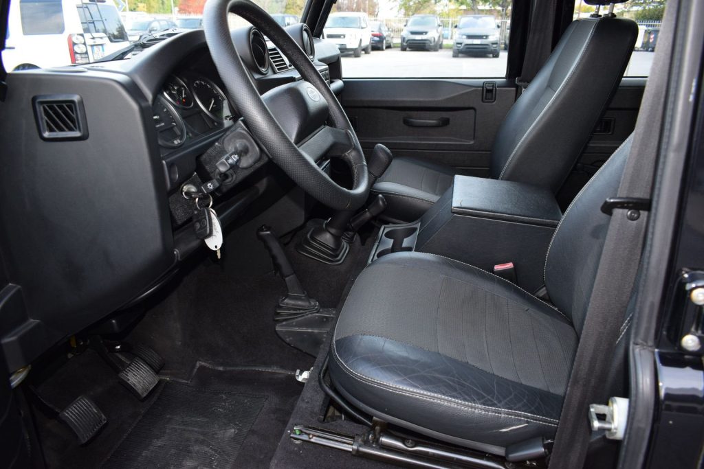 LAND ROVER Defender Defender 110 2.4 TD4 Station Wagon - 16