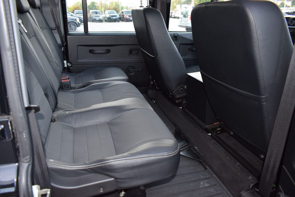 LAND ROVER Defender Defender 110 2.4 TD4 Station Wagon - 21