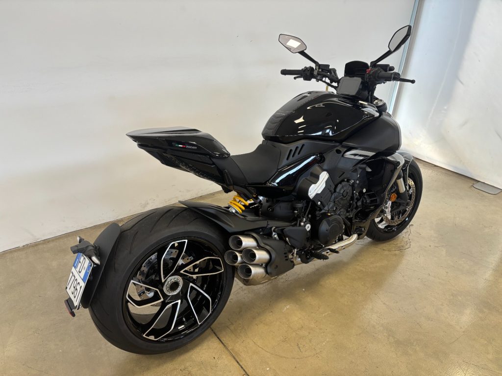 DUCATI Diavel V4 BLACK - 4