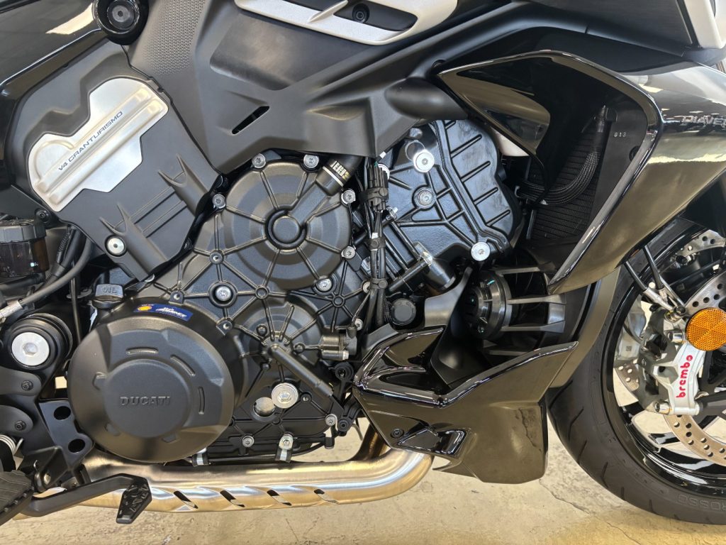 DUCATI Diavel V4 BLACK - 8