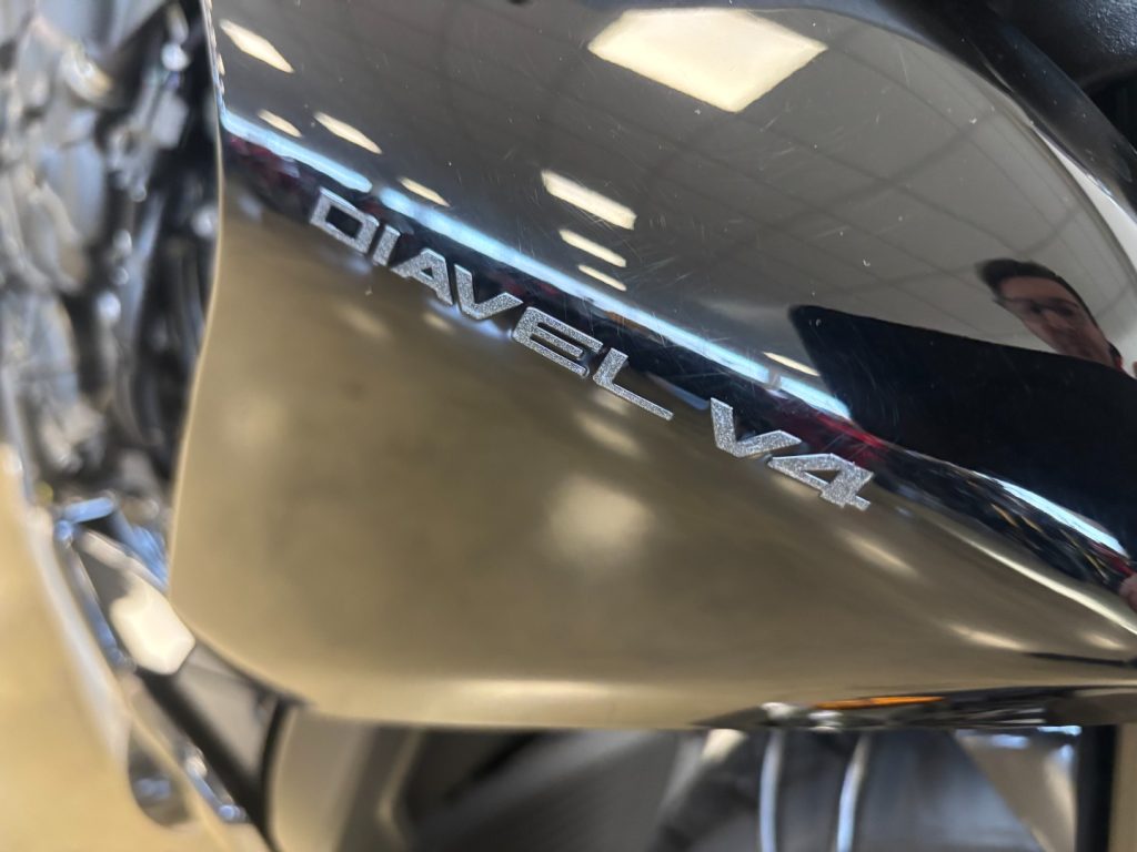 DUCATI Diavel V4 BLACK - 9