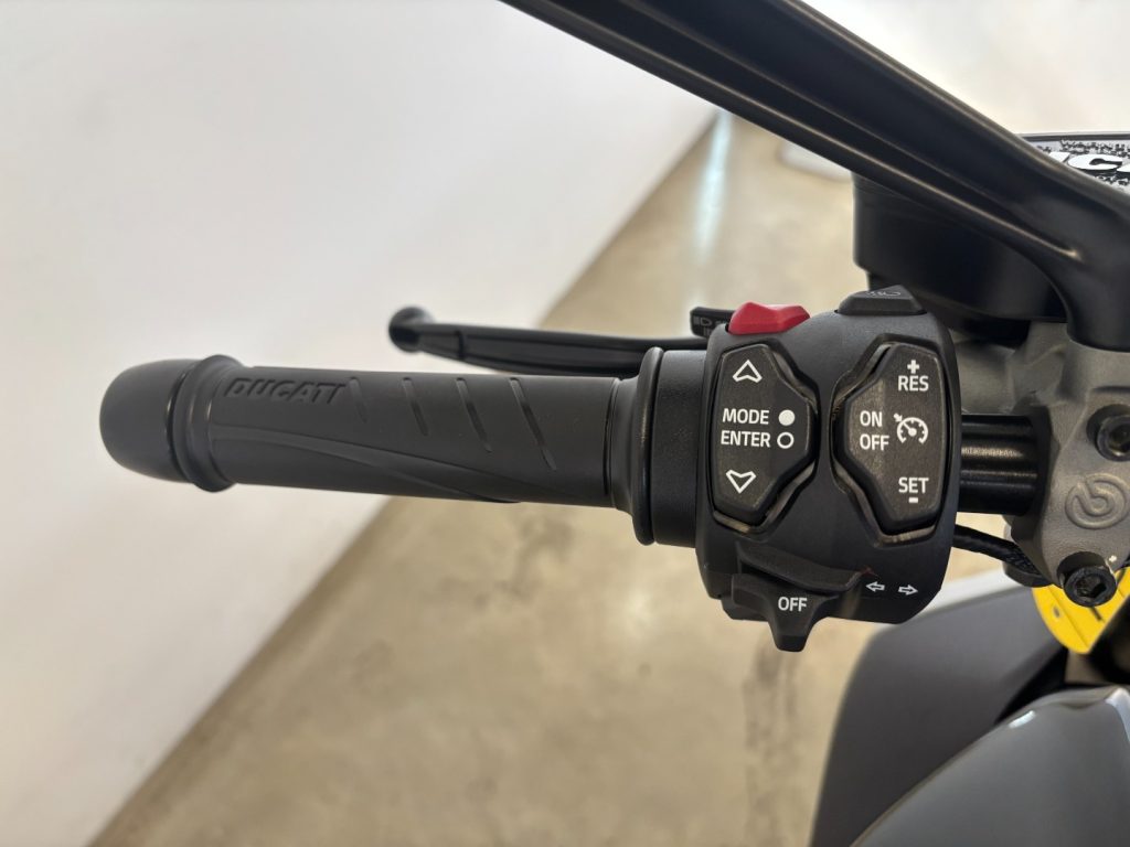 DUCATI Diavel V4 BLACK - 12