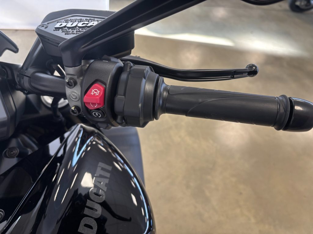 DUCATI Diavel V4 BLACK - 13