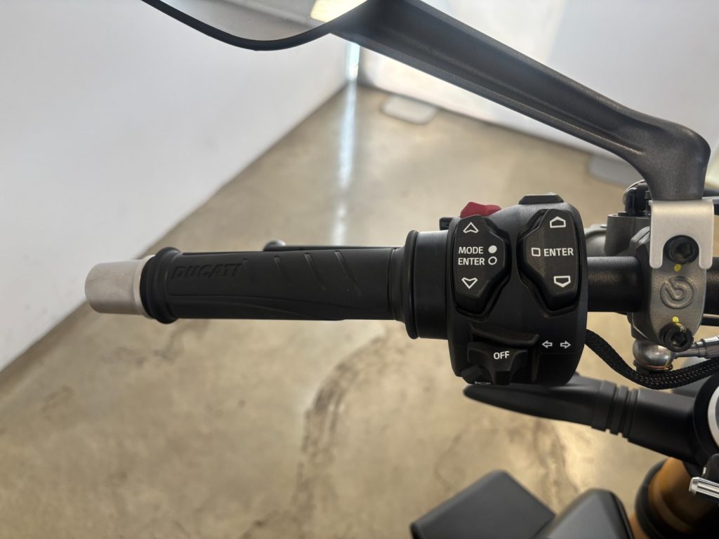 DUCATI Streetfighter V4 S GREY - 13