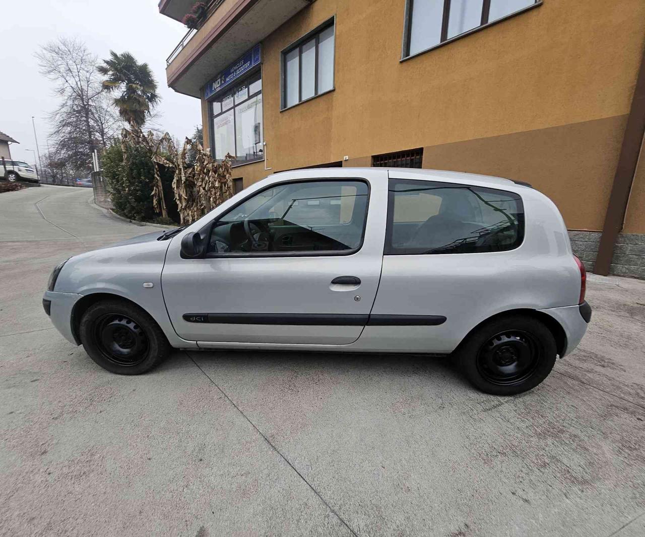 RENAULT Clio 1.5 dCi 82CV cat 5 porte Limited GANCIO TRAINO - 10