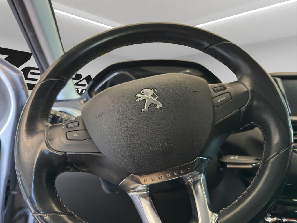 PEUGEOT 2008 1° serie BlueHDi 100 S&S Black Matt - 9