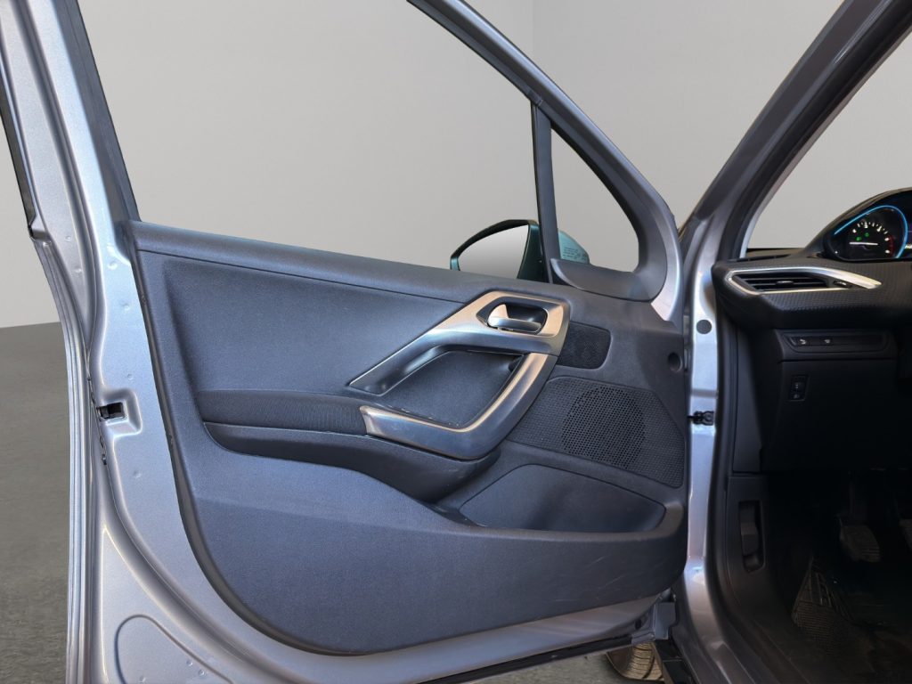 PEUGEOT 2008 1° serie BlueHDi 100 S&S Black Matt - 11