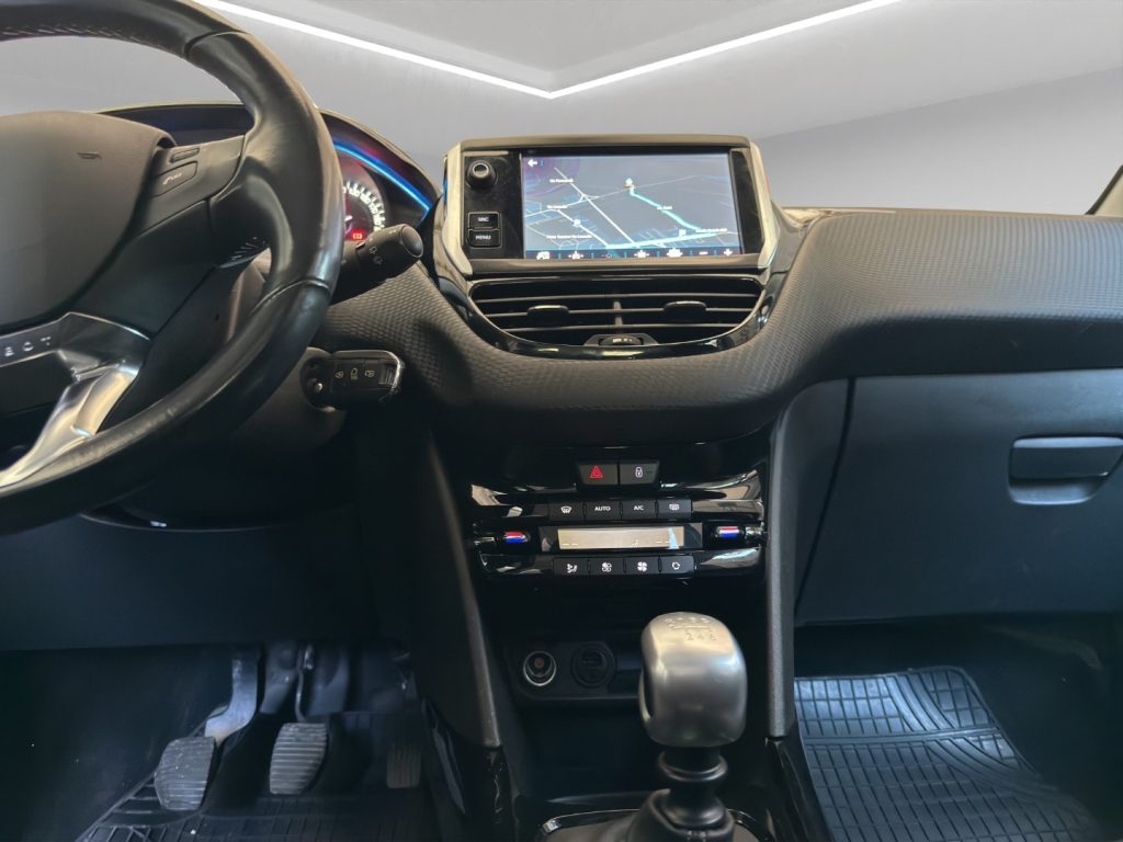 PEUGEOT 2008 1° serie BlueHDi 100 S&S Black Matt - 14