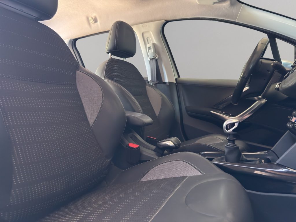 PEUGEOT 2008 1° serie BlueHDi 100 S&S Black Matt - 17