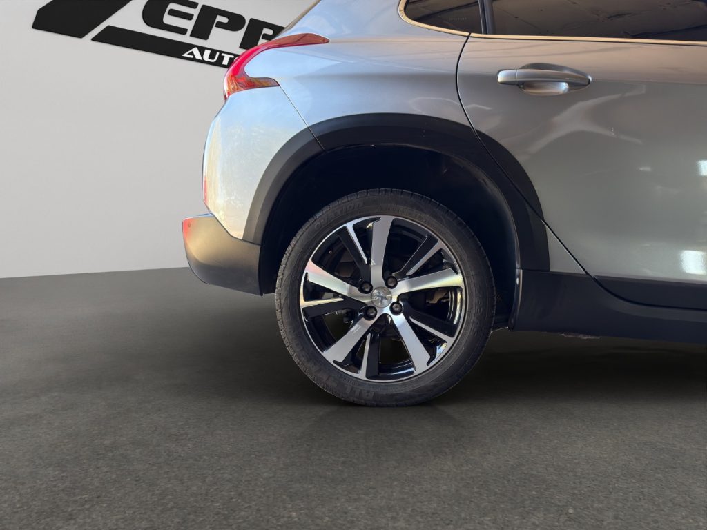 PEUGEOT 2008 1° serie BlueHDi 100 S&S Black Matt - 23