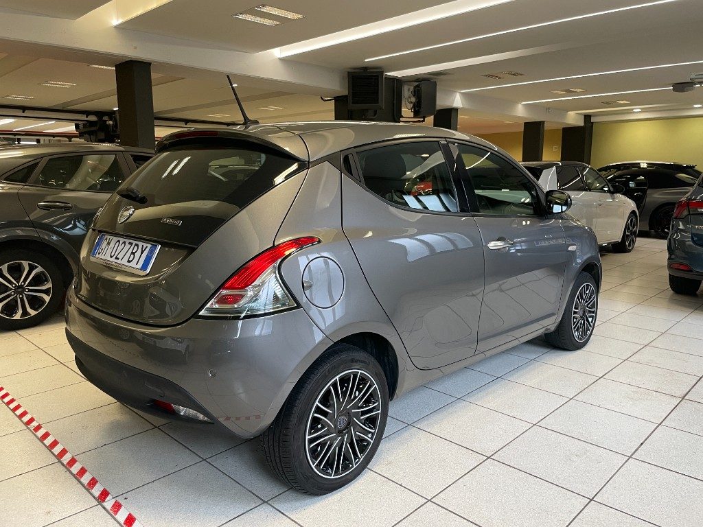 LANCIA Ypsilon 1.0 FireFly 5 porte S&S Hybrid Gold+5posti+CARPLAY - 4