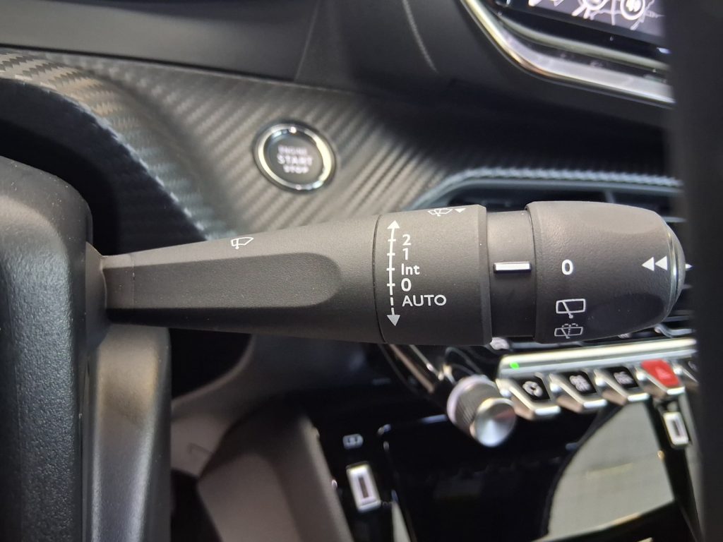 PEUGEOT 2008 PureTech 100 S&S Allure - 12