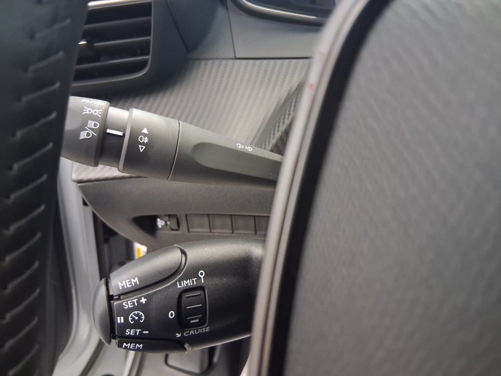 PEUGEOT 2008 PureTech 100 S&S Allure - 13
