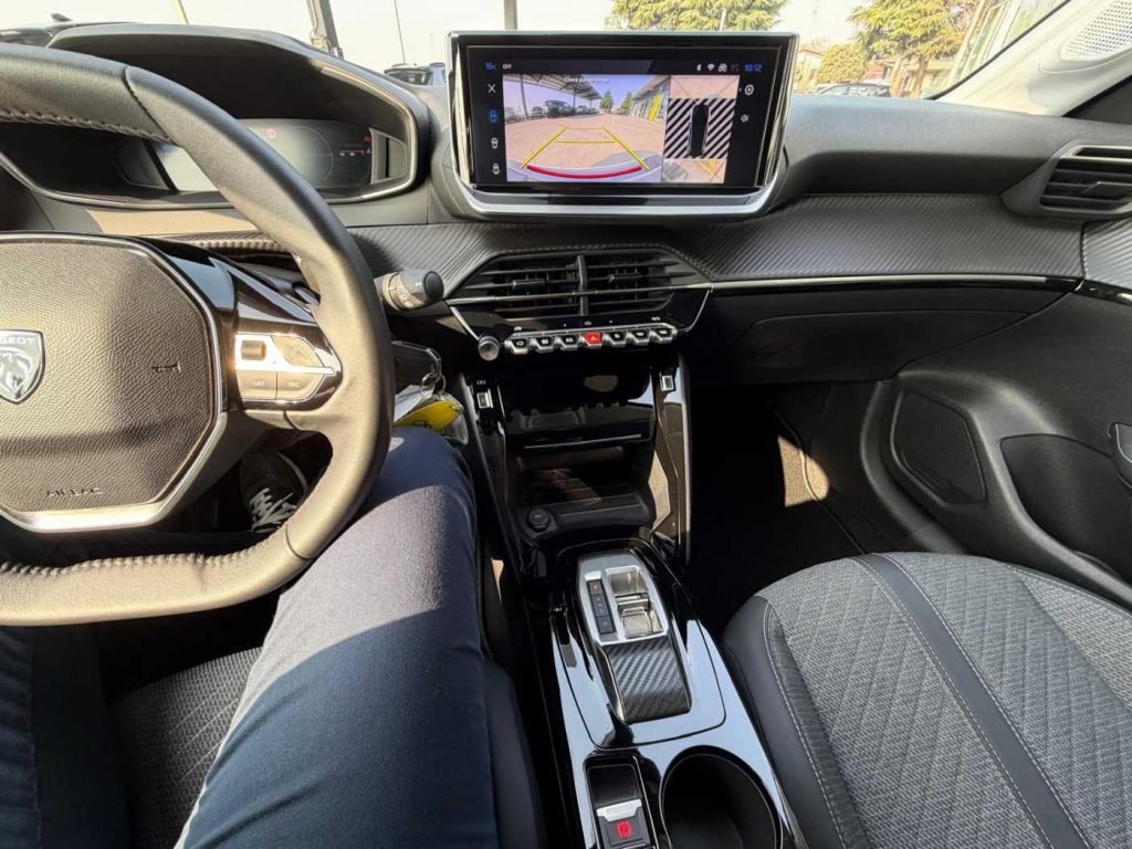 PEUGEOT 208 Hybrid 136 e-DCS6 Allure - 18