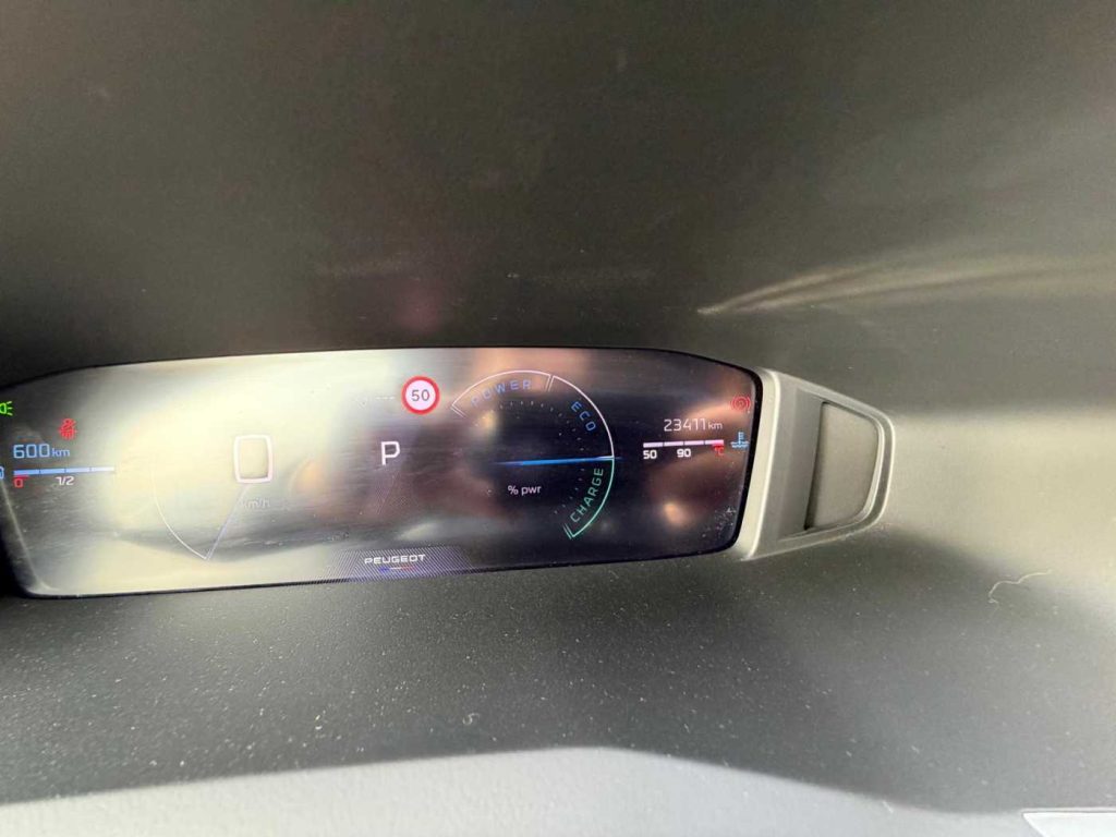 PEUGEOT 208 Hybrid 136 e-DCS6 Allure - 21