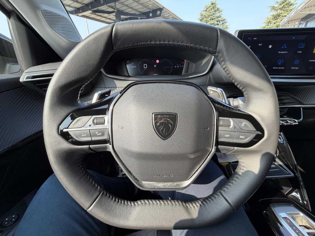 PEUGEOT 208 Hybrid 136 e-DCS6 Allure - 14