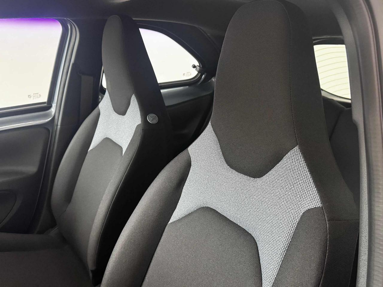 TOYOTA Aygo X 1.5 Hybrid 115 CV 5 porte - 12