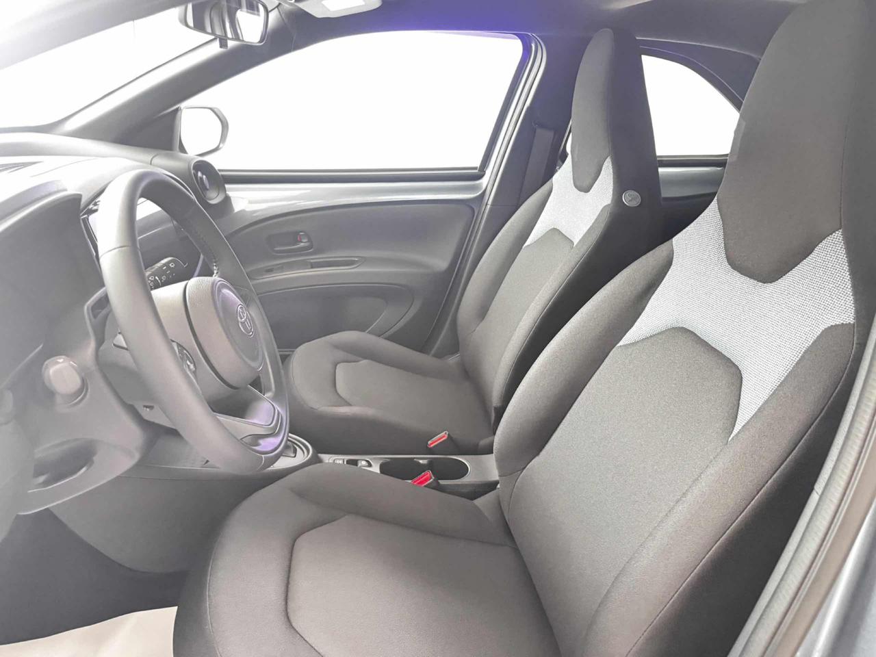 TOYOTA Aygo X 1.5 Hybrid 115 CV 5 porte - 8