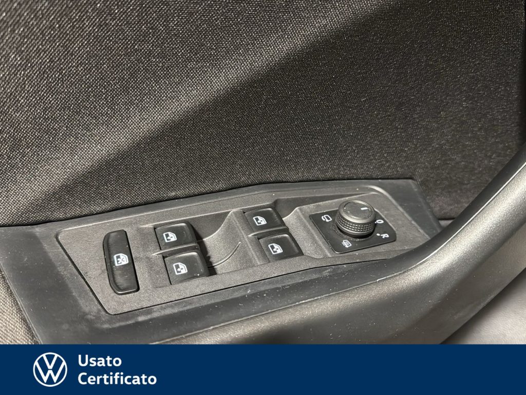 VOLKSWAGEN T-Roc 2.0 tdi life 150cv dsg - 18