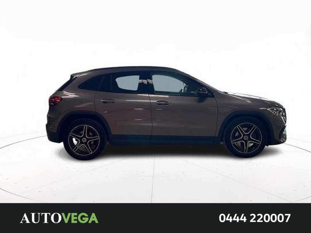 MERCEDES-BENZ GLA 200 200 premium auto - 3