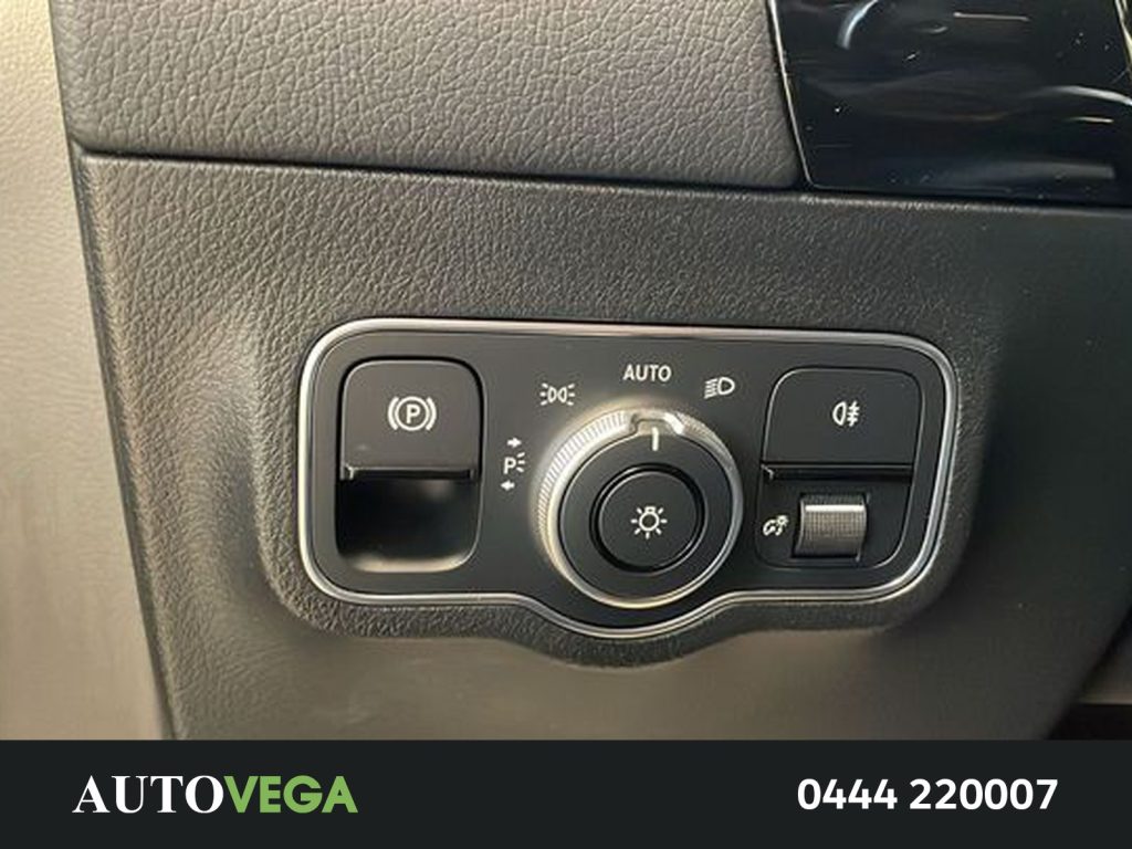 MERCEDES-BENZ GLA 200 200 premium auto - 18