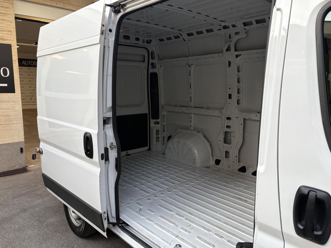 PEUGEOT Boxer 33 2.2 BlueHDi 140 S&S PM-TM SOLO 3300 KM ! - 18