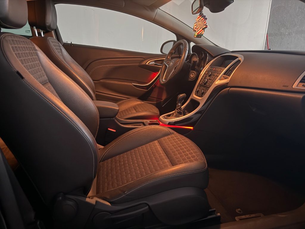 OPEL Astra GTC 1.6 Turbo 180CV 3 porte Cosmo S - 12