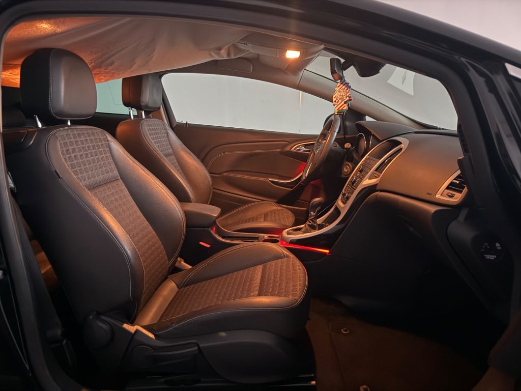 OPEL Astra GTC 1.6 Turbo 180CV 3 porte Cosmo S - 13