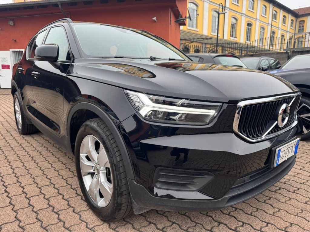 VOLVO XC40 T2 130CV MOMENTUM CORE - 4