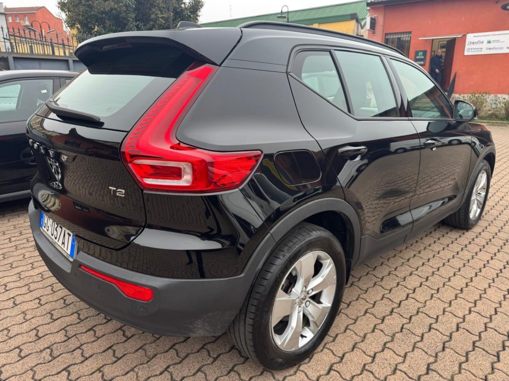 VOLVO XC40 T2 130CV MOMENTUM CORE - 5