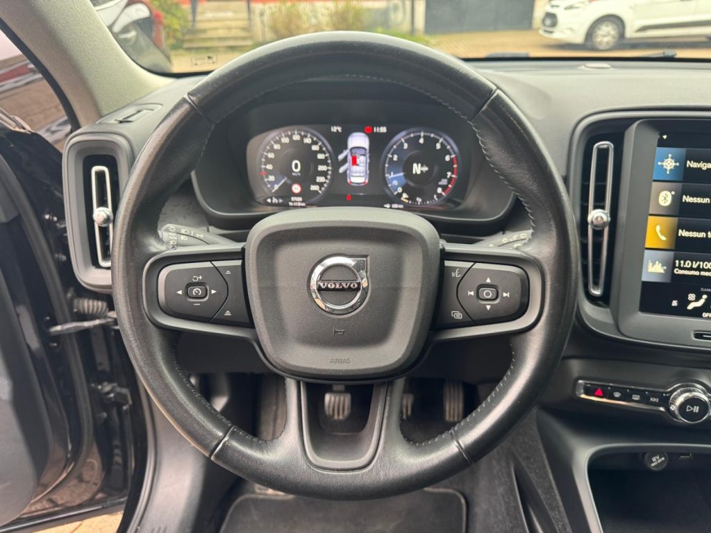 VOLVO XC40 T2 130CV MOMENTUM CORE - 7