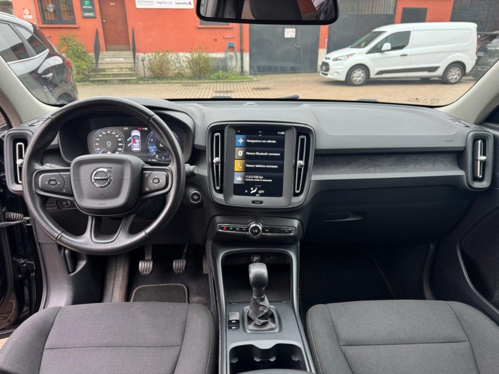 VOLVO XC40 T2 130CV MOMENTUM CORE - 8