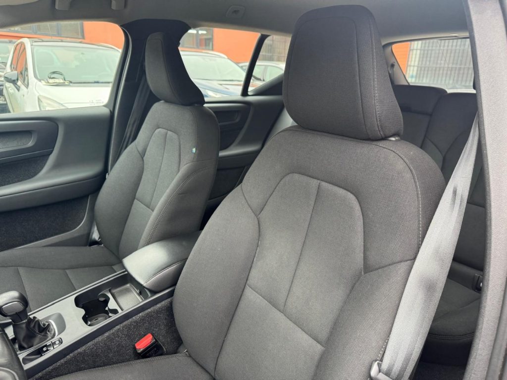 VOLVO XC40 T2 130CV MOMENTUM CORE - 13