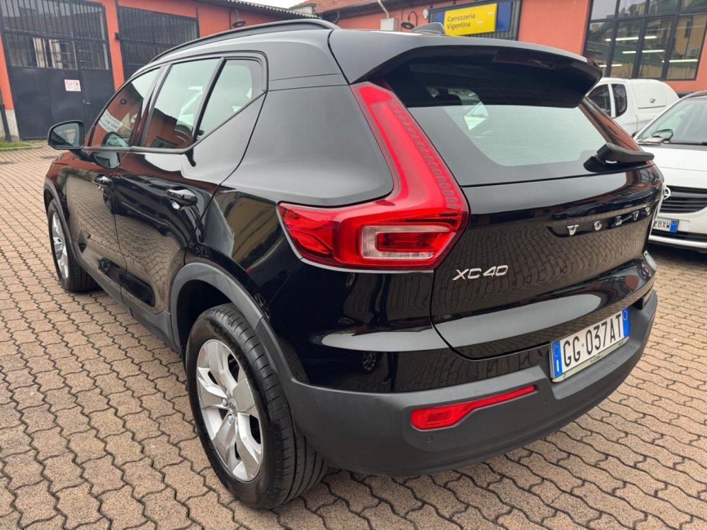 VOLVO XC40 T2 130CV MOMENTUM CORE - 17