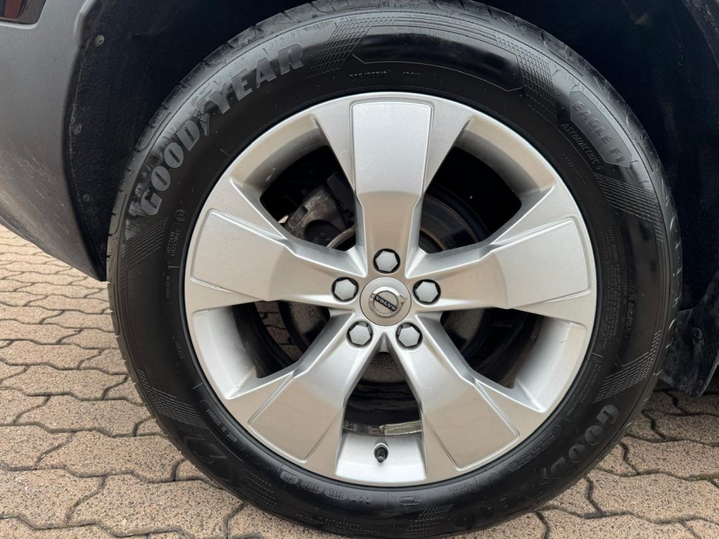 VOLVO XC40 T2 130CV MOMENTUM CORE - 19