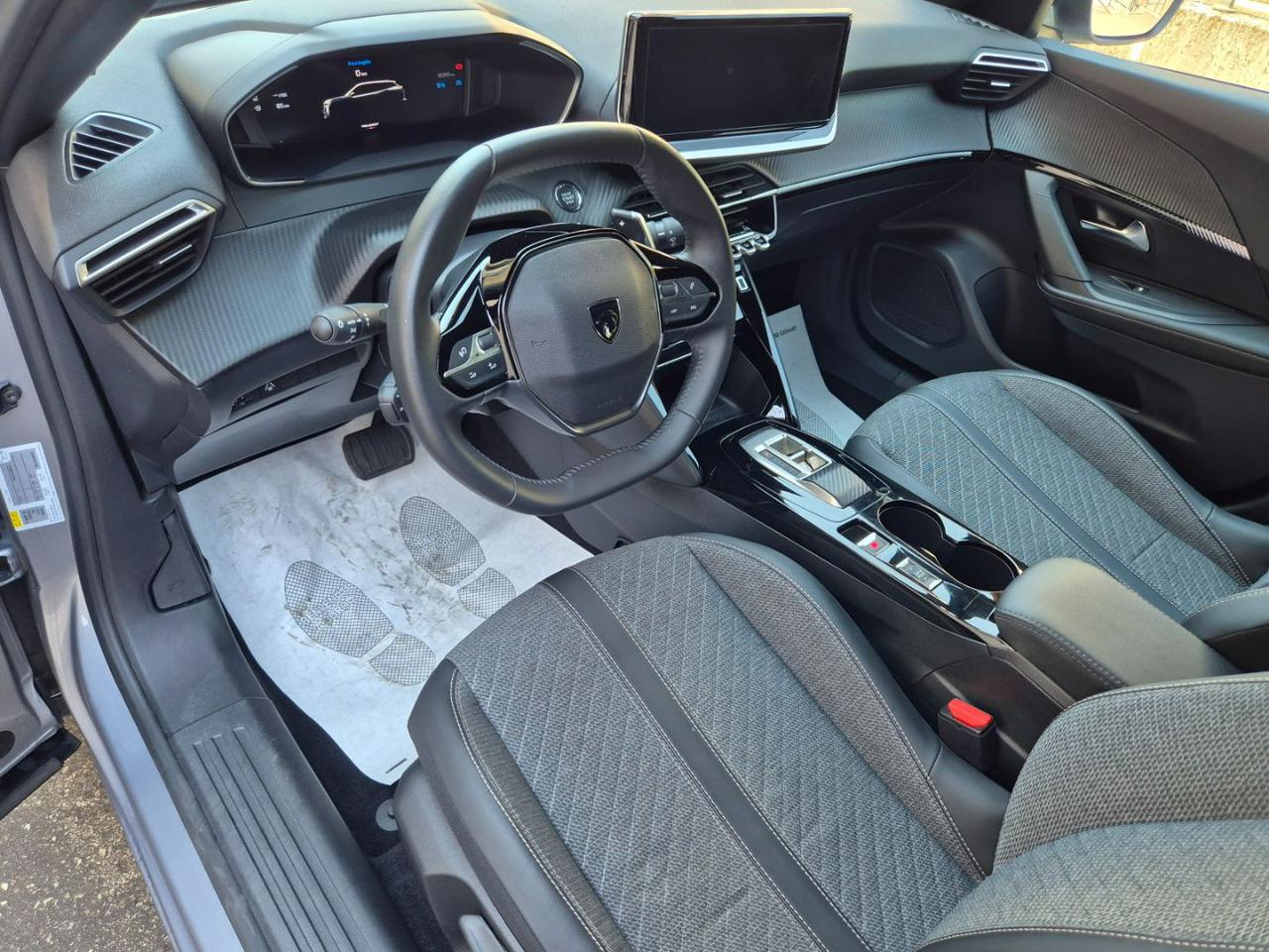 PEUGEOT 2008 Hybrid 145 e-DCS6 Allure - 10