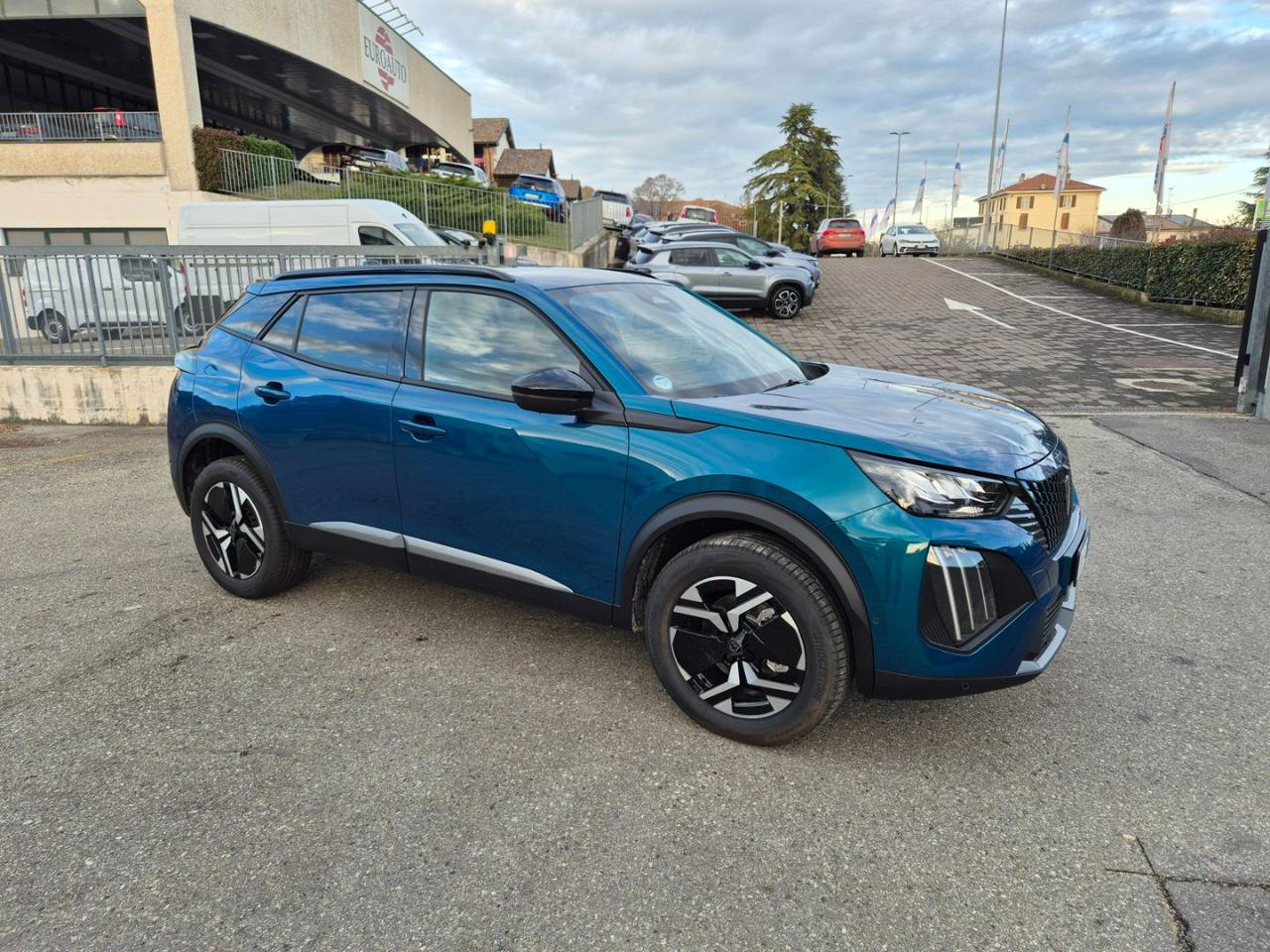 PEUGEOT 2008 Hybrid 145 e-DCS6 Allure - 6