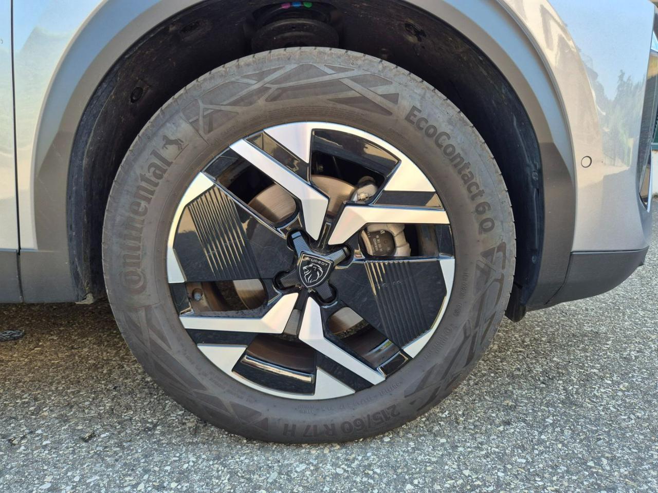 PEUGEOT 2008 Hybrid 145 e-DCS6 Allure - 13