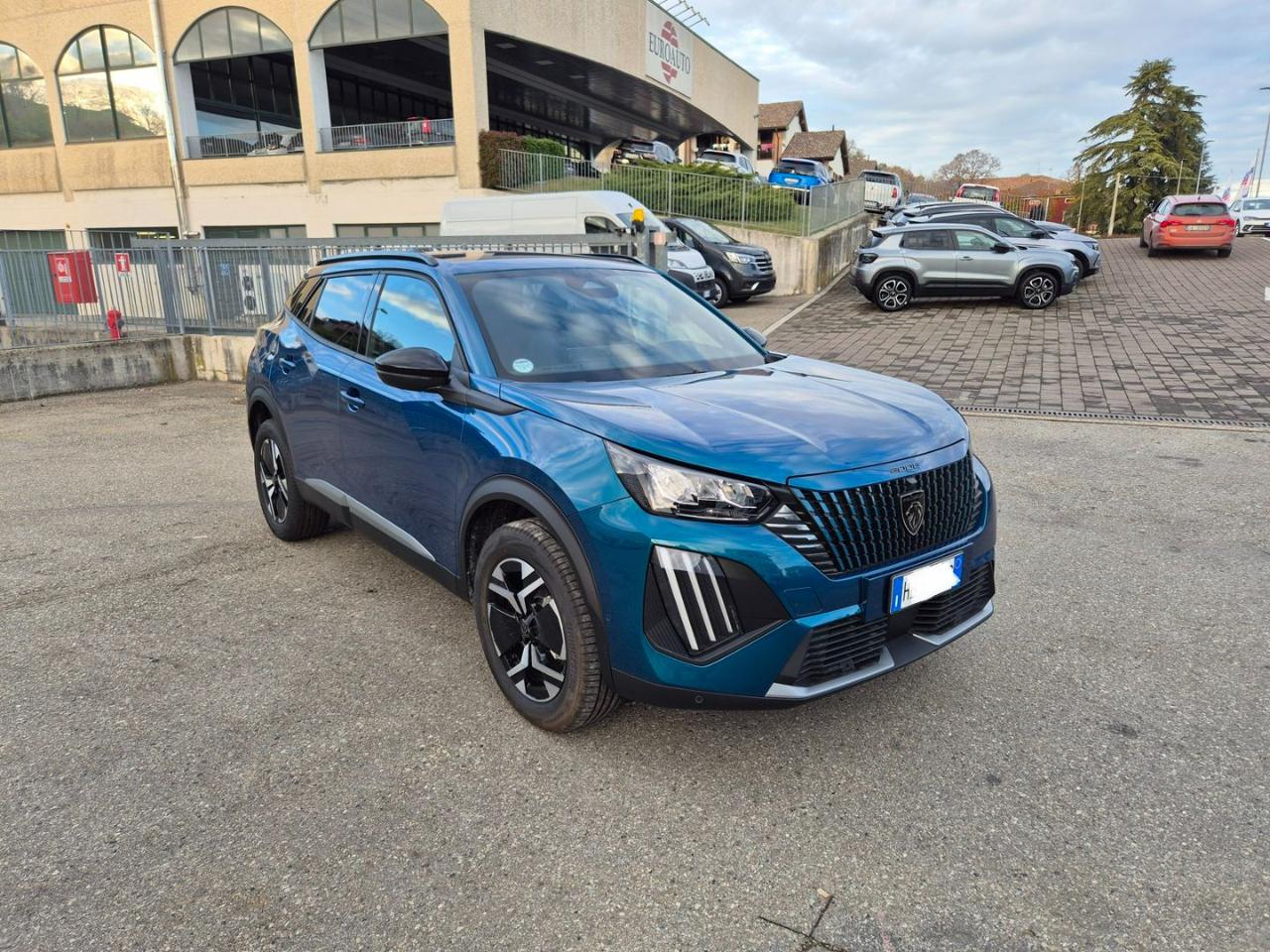 PEUGEOT 2008 Hybrid 145 e-DCS6 Allure - 5