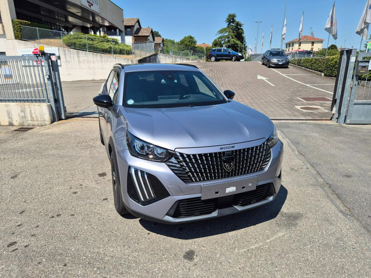 PEUGEOT 2008 Hybrid 145 e-DCS6 Allure - 4