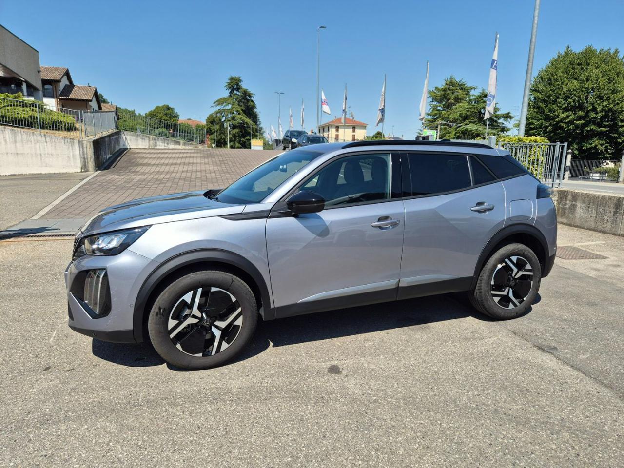 PEUGEOT 2008 Hybrid 145 e-DCS6 Allure - 3