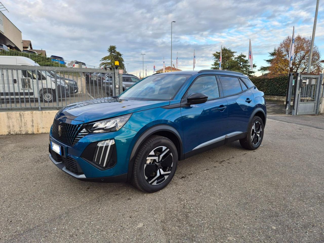 PEUGEOT 2008 Hybrid 145 e-DCS6 Allure - 2