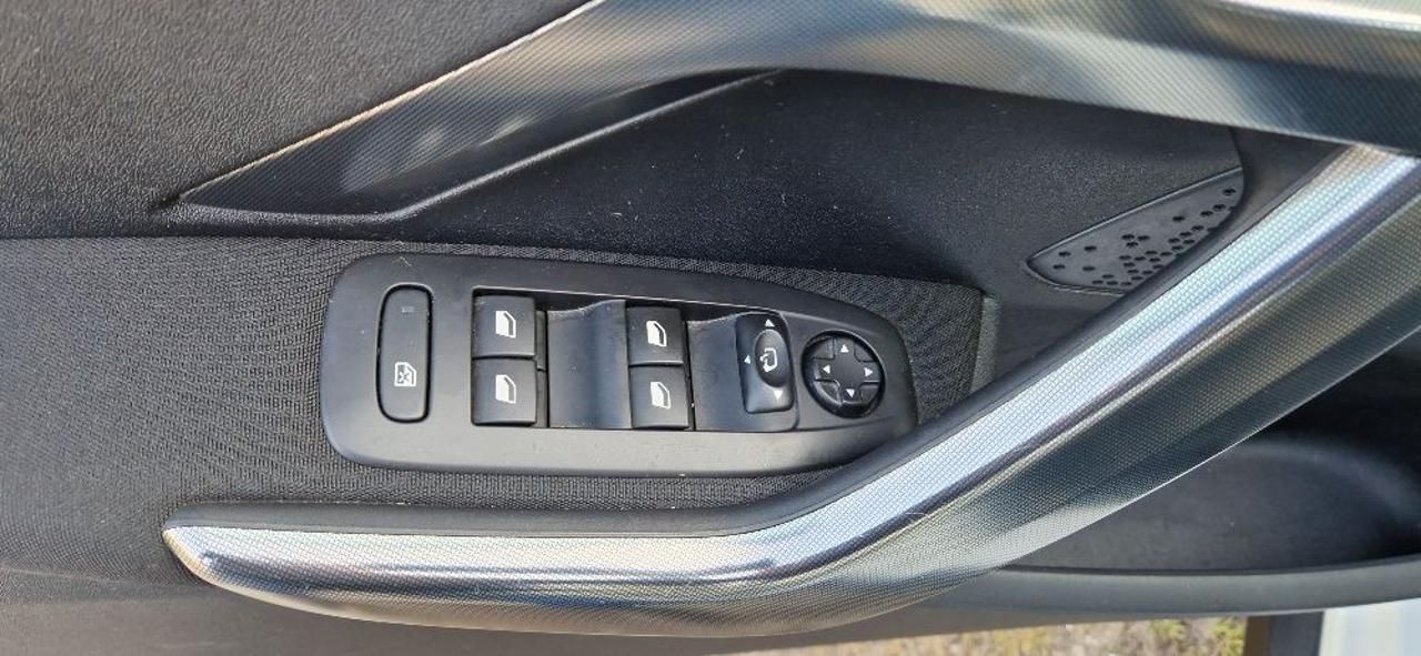 PEUGEOT 2008 BlueHDi 100 Allure (NO CINGHIA A BAGNO OLIO) - 5