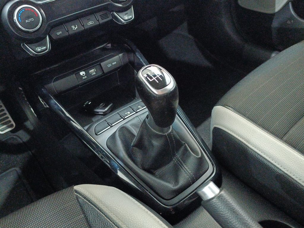 KIA Stonic 1.6 CRDi 115 CV Energy - 8