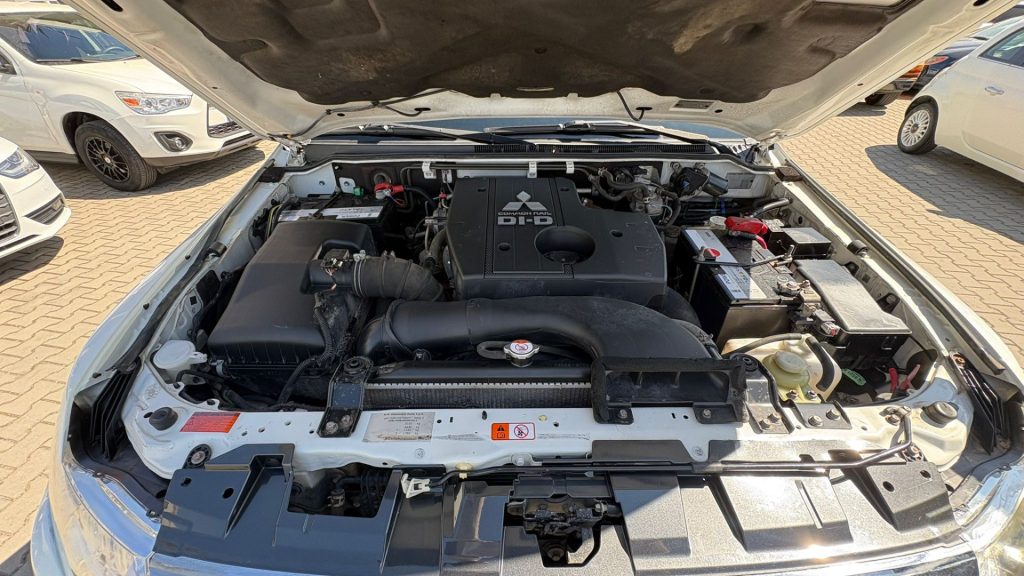MITSUBISHI Pajero 3.2 DI-D 16V aut. 5p. Intense DPF - 18