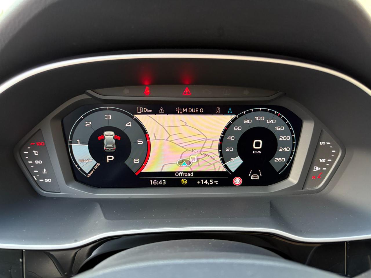 AUDI Q3 35 2.0 TDI S tronic quattro Business COCKPIT - 23