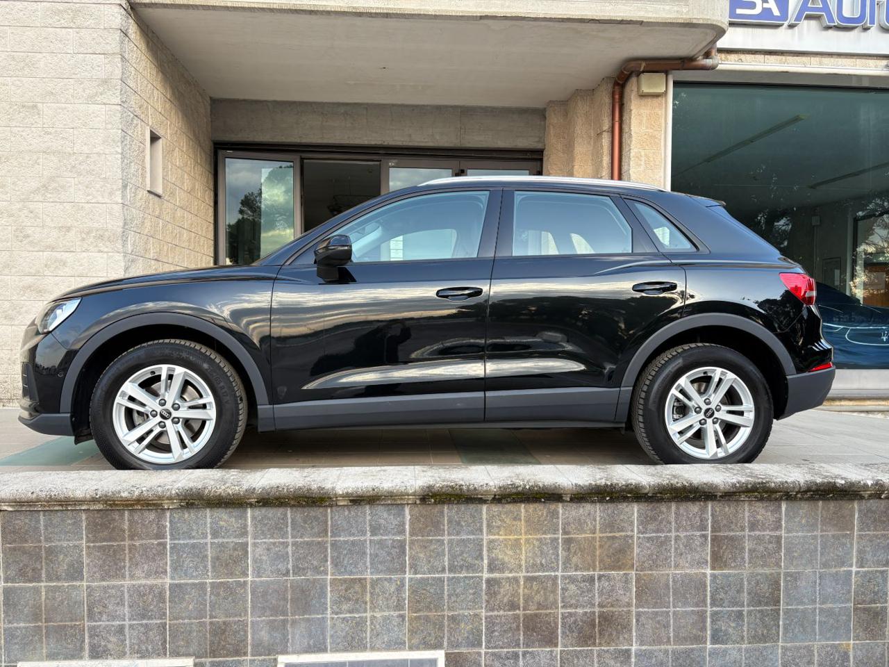 AUDI Q3 35 2.0 TDI S tronic quattro Business COCKPIT - 8