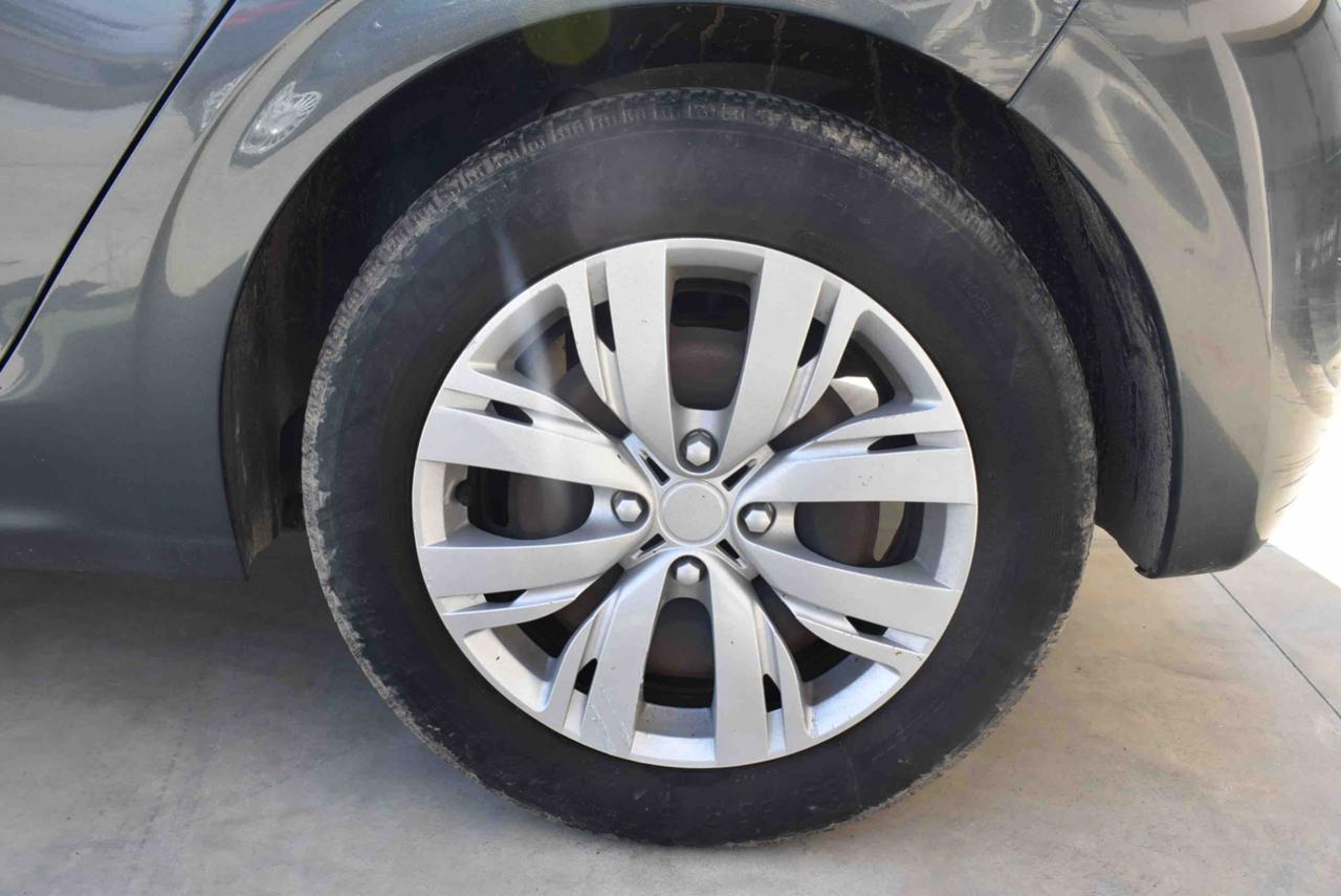 PEUGEOT 208 1° serie PureTech 82 5 porte Allure - 17